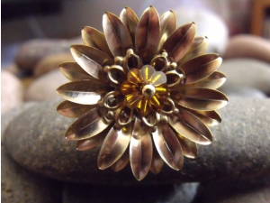 Posh Petals Topaz Flower Hairstick