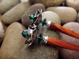 Rosa Metallica Emerald Hairsticks